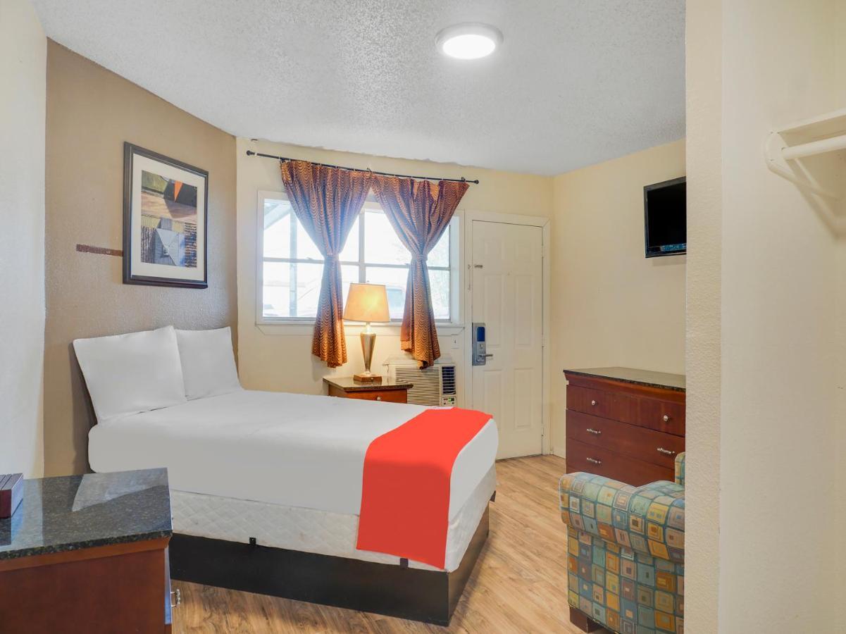 Oyo Hotel Austin Street Giddings Luaran gambar